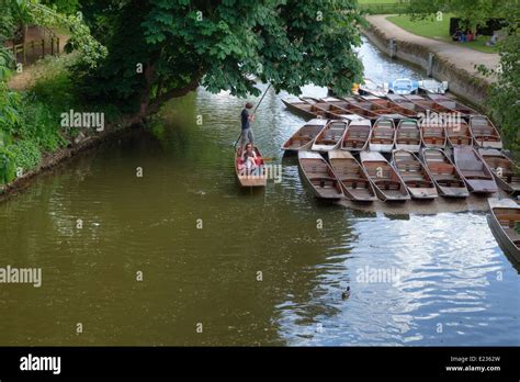 Oxford punting magdalen bridge hi-res stock photography and images - Alamy