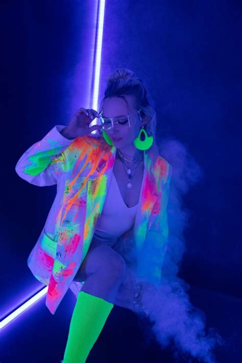 50 Best Glow In The Dark Outfits to Try