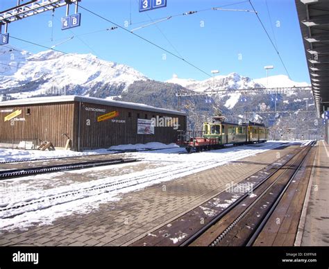 Wengen Switzerland Bernese Oberland, skiing, trains, snow, log cabins Stock Photo - Alamy