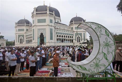 How Islam came to dominate Indonesia