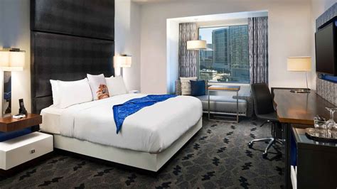 Downtown Dallas Hotel Rooms | W Dallas - Victory Hotel