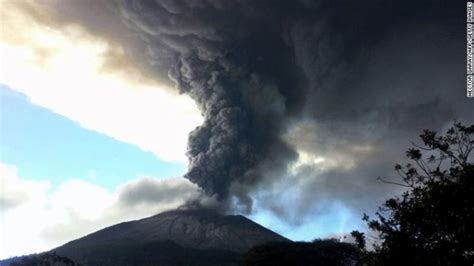 El Salvador’s Chaparrastique volcano erupts for first time in 37 years ...