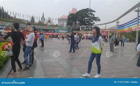 Shenzhen World Window Tourist Attractions, Many Tourists are Playing ...