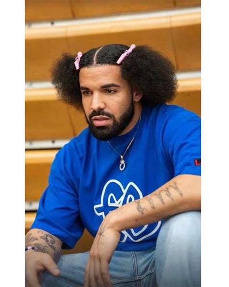 Drake's Actually Pulling Off Pink Hairclips