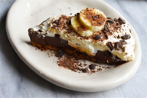 Chocolate Banana Pudding Pie • Foodie Loves Fitness