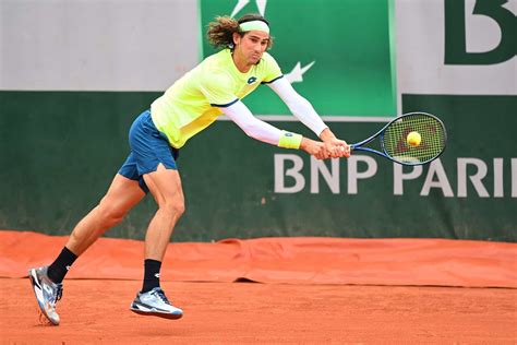 Lloyd Harris finds his feet on Barcelona Open clay - Sportnow