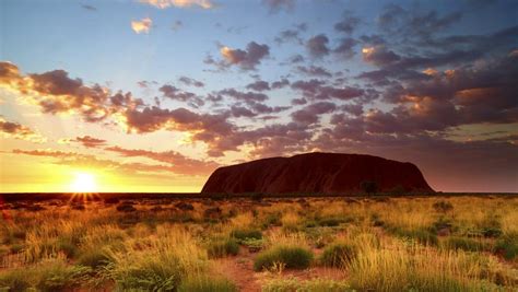 Best time to book a trip to Uluru in the Northern Territory | Escape