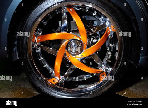 Custom car rims hi-res stock photography and images - Alamy