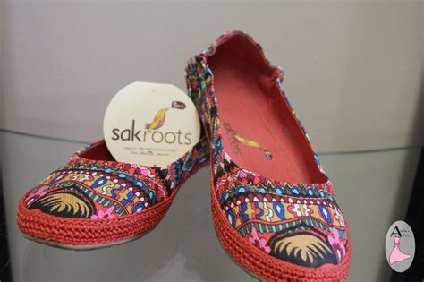 Sakroots shoes, size 19 Fun print with red, pink, tank, black, white and turquoise colors ...