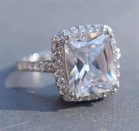 25 Best Fake Diamond Rings that Look So Real, It's Scary - Parade