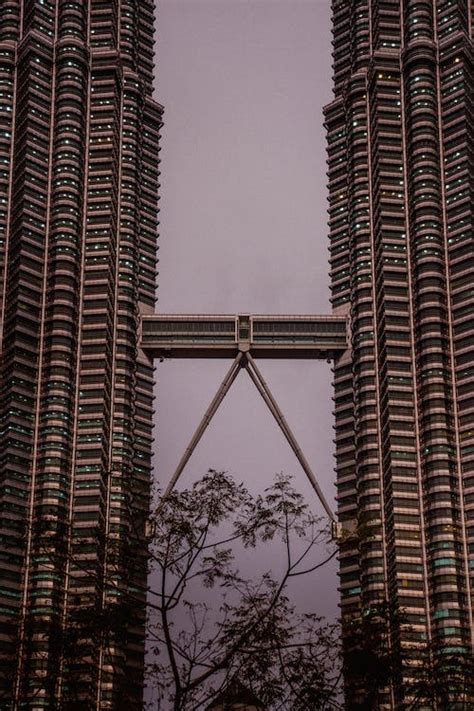 The Petronas Twin Towers Skybridge in Kuala Lumpur, Malaysia · Free ...