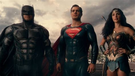 ‘Justice League’: Superman, Batman & Wonder Woman Cosplayers Unite ...