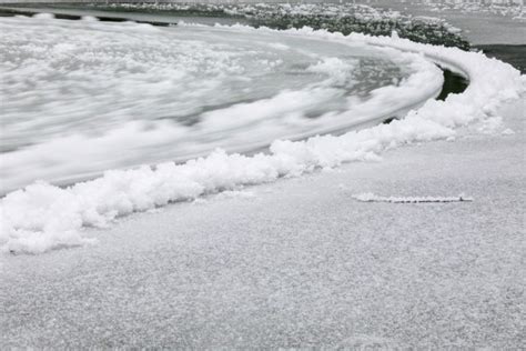 A Giant Naturally Occurring Ice Circle Appears Briefly in a Washington River — Colossal