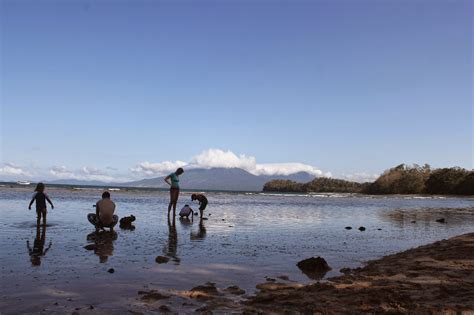 Bedouin Mama: Sulawesi part 2: The beach