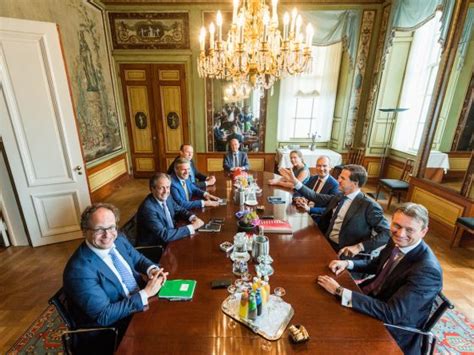 New Dutch government will have 16 ministers, eight junior ministers ...