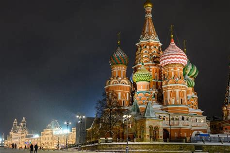 Premium Photo | St basil's cathedral on the background of the christmas ...