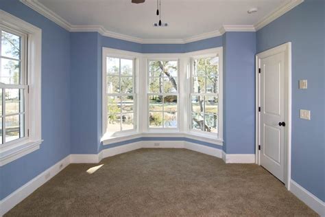 Can Crown Molding and Baseboard be Different Colors?