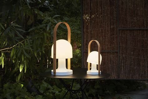 Lampe sans fil FollowMe Plus Marset - Blanc/Bois naturel | Made In Design