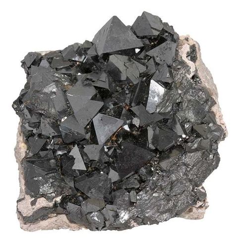 Magnetite | Physical - Optical Properties, Occurrence, Uses