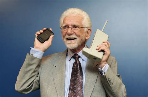 A primeira ligação feita de um celular aconteceu há mais de 40 anos ...