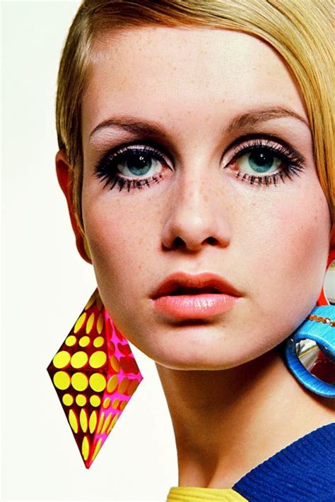 Twiggy. Love this eye makeup | Twiggy, Sixties fashion, 1960s fashion