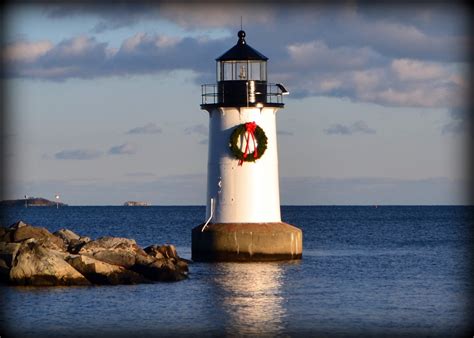 Crazy as a Cool Fox: 12 Pics of Christmas #8 - Winter Island Lighthouse