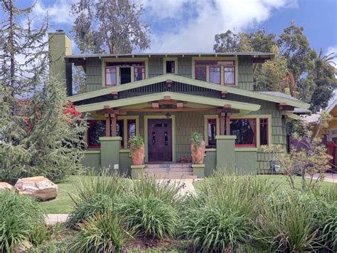 Curb Appeal Tips for Craftsman-Style Homes | HGTV
