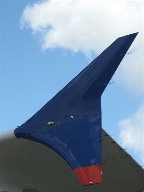 Why the wingtips of airliners are curved up? | Nodum.org