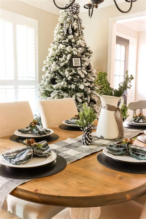 Casual Black White and Green Christmas Tablescape - Your Home Renewed