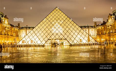 Louvre Museum with Louvre Pyramid at Night, Paris Stock Photo - Alamy