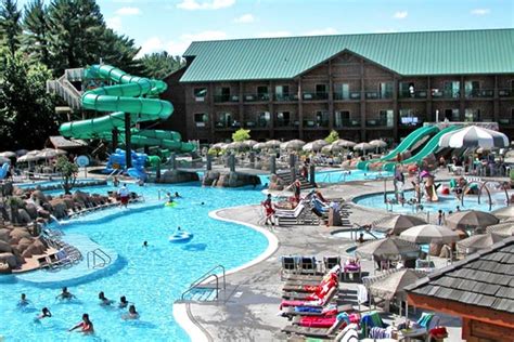 Wisconsin Dells Waterpark Resort - Water Slides, Lazy River, Splash Park