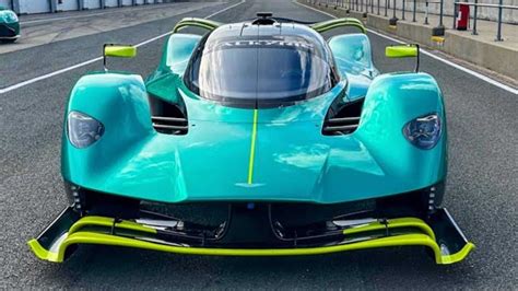 L'Aston Martin Valkyrie AMR Pro fait vibrer le circuit de Silverstone