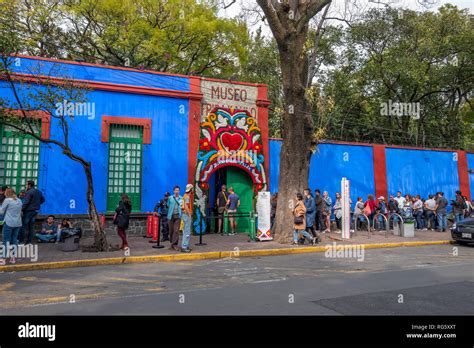 The Casa Azul, or Blue House, in Mexico City, the museum dedicated to Frida Kahlo Stock Photo ...