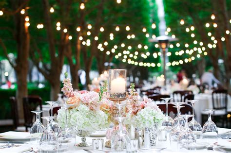 Ways to Elevate Your 2022 Wedding Decor with Round Table Setting ...