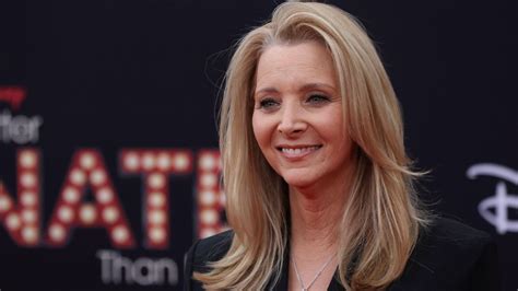 Lisa Kudrow Biography: Age, Birthday Early Life, Career, Awards ...