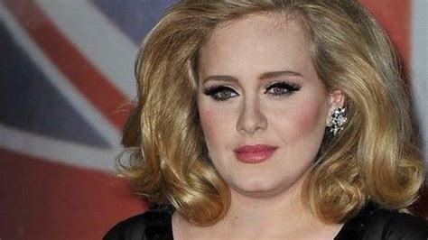 Adele heads straight to number one - BBC News