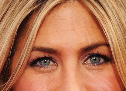 Trick From Jennifer Aniston's Makeup Artist: Enhance Blue Eyes With Warm Brown Shadow | Jennifer ...