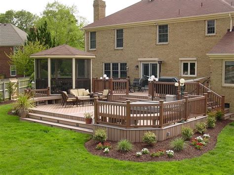 15 Landscaping Ideas to Transform the Area Around Your Deck