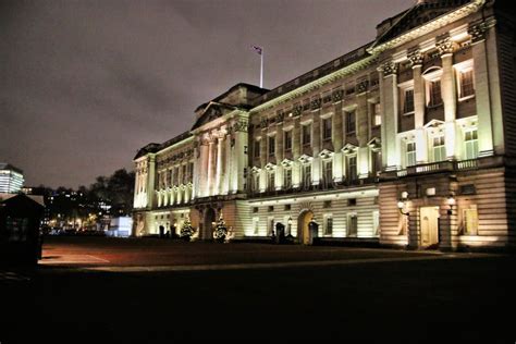 A View of Buckingham Palace at Night Editorial Image - Image of building, view: 160589240