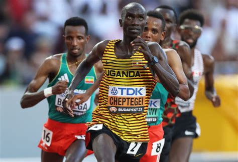 Joshua Cheptegei scores world 10,000m hat-trick - AW