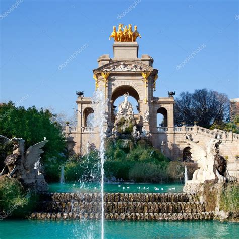 Barcelona ciudadela park lake fountain and quadriga — Stock Photo © lunamarina #10813715