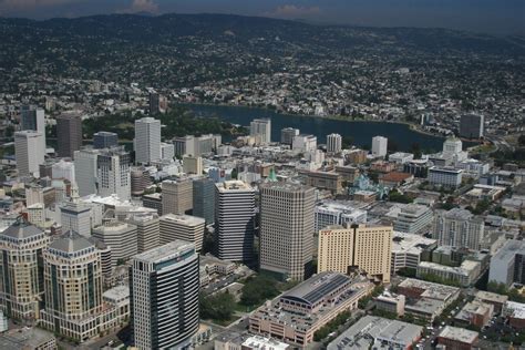 Downtown Oakland (Photo by Zach Corr) | Zach is banner tow p… | Flickr