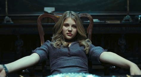 Movie Buff's Reviews: CHLOE GRACE MORETZ, AN ECCENTRIC TEEN IN “DARK ...