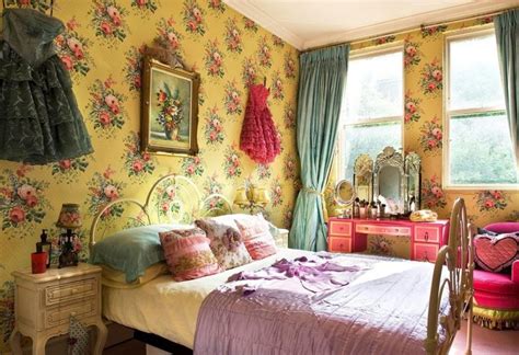 30 Best Vintage Bedroom Decor Ideas - InteriorSherpa