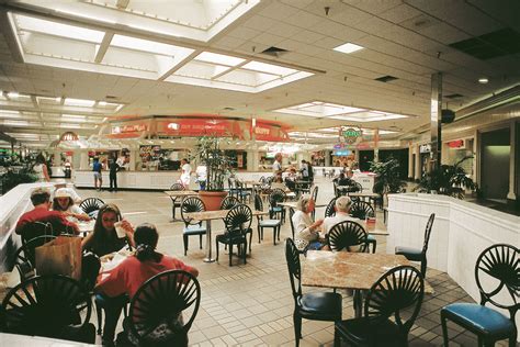 33 Outrageous Pictures Of Shopping Malls During The '90s