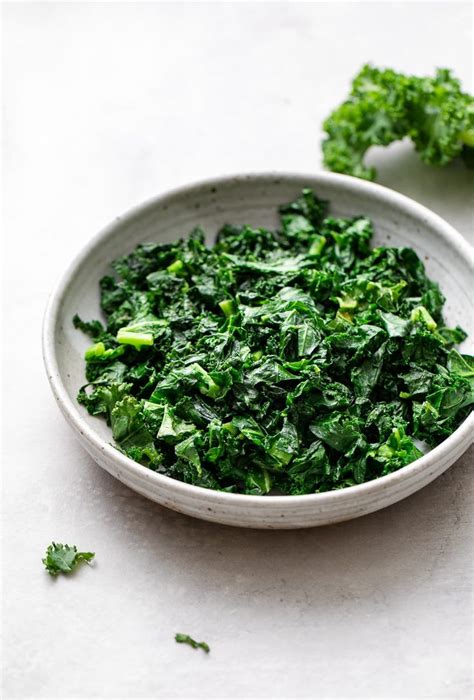 Sauteed Kale recipe with savory nutritional yeast, garlic powder, salt and pepper for a healthy ...