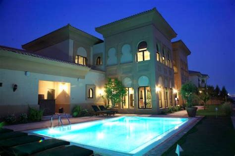 BEACH VILLA with Pool to rent, THE PALM JUMEIRAH, DUBAI - Dubai