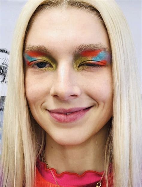 Makeup on Hunter Schafer (Jules) for HBO’s Euphoria by Doniella Davy Neon Eyeshadow, Colorful ...