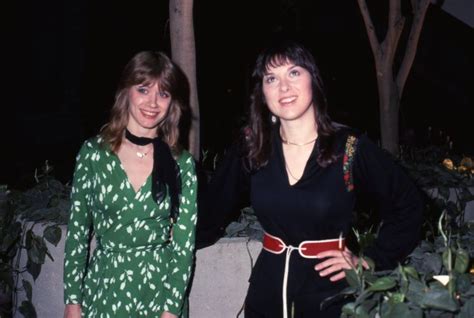 The Heart Band Sisters: 33 Lovely Pics of Ann and Nancy Wilson Together ...