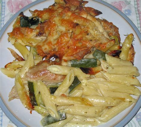 The Happy Housewife: Creamy Chicken & Courgette Pasta Bake